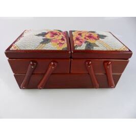 Nähkästchen aus Holz mit Stoffbezug