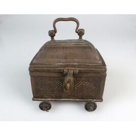 Antike eiserne Aufbewahrungsbox