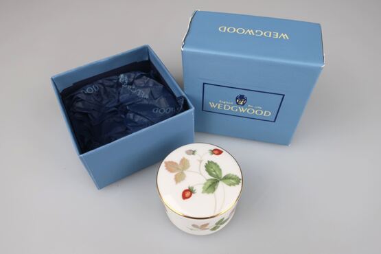 Wedgwood Porzellan Dose Wild Strawberry