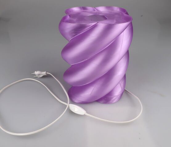 Lilafarbene Spiraldesign Tischlampe