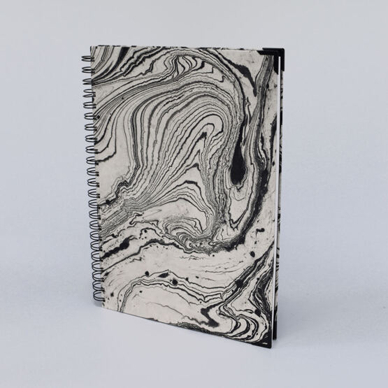 Notizbuch A4 “Marmoriert Schwarz” Wiro