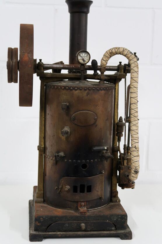 Antike Dampfmaschine ca. 1900